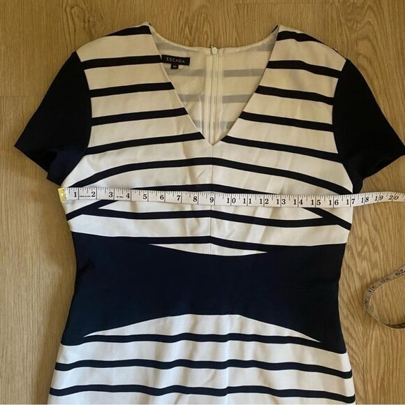 Escada Striped Dress Size 40 Bodycon Viscose Knit Corporate Chic - Picture 15 of 15